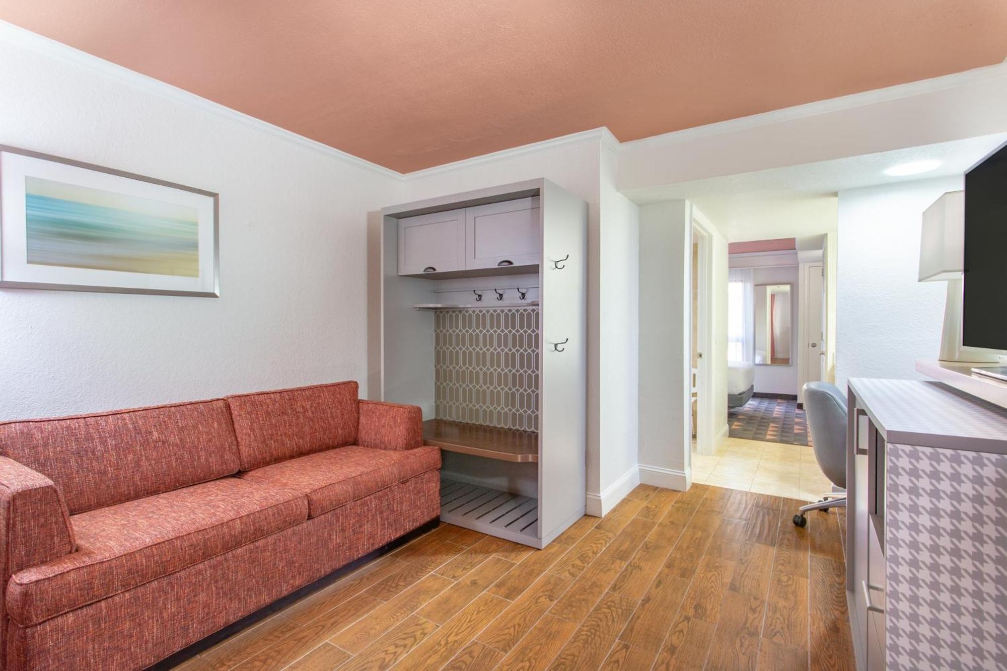 Hotel & - North